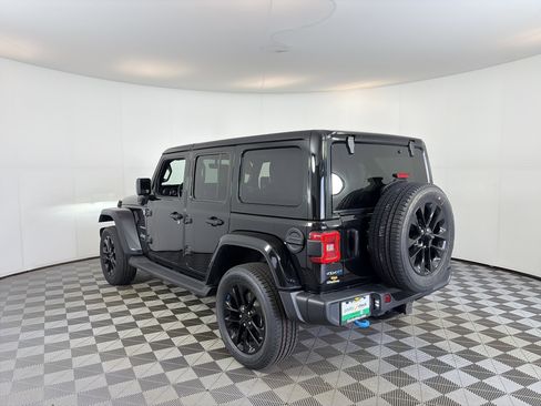 Used 2023 Jeep Wrangler Sahara w/ Cold Weather Group AWD/4WD image 8