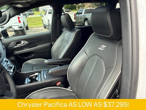 Used 2026 Chrysler Pacifica Limited w/ S Appearance Package FWD image 16