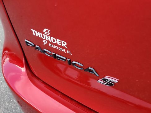 New 2026 Chrysler Pacifica Limited w/ S Appearance Package FWD image 17