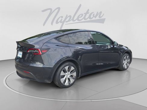 Used 2024 Tesla Model Y Long Range RWD image 8