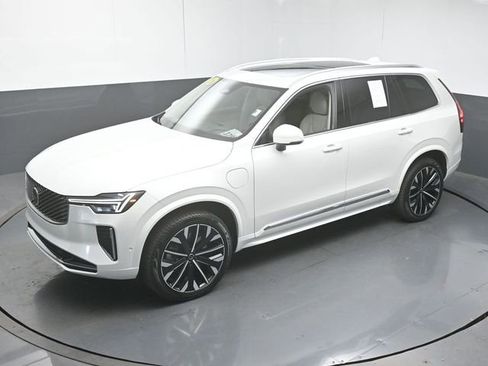 Certified 2026 Volvo XC90 T8 Ultra w/ Protection Package Premier AWD/4WD image 45