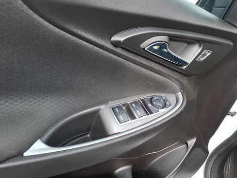 Used 2025 Chevrolet Malibu LT FWD image 3