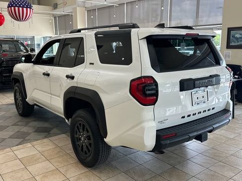 Used 2025 Toyota 4Runner SR5 AWD/4WD image 5