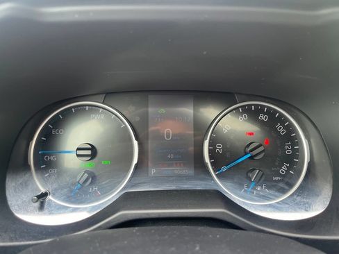 Used 2021 Toyota RAV4 XLE Premium AWD/4WD image 20
