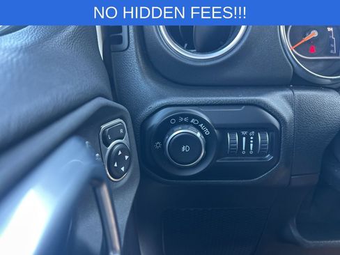 Used 2020 Jeep Wrangler Unlimited Sahara image 33