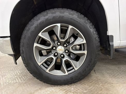 Used 2024 Chevrolet Silverado 1500 LT AWD/4WD image 13