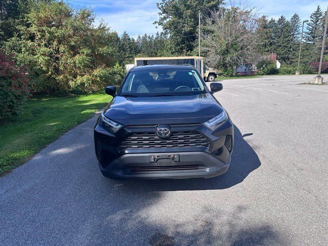 Used 2023 Toyota RAV4 LE AWD/4WD image 8