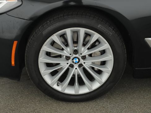 Used 2023 BMW 530i w/ Convenience Package image 5