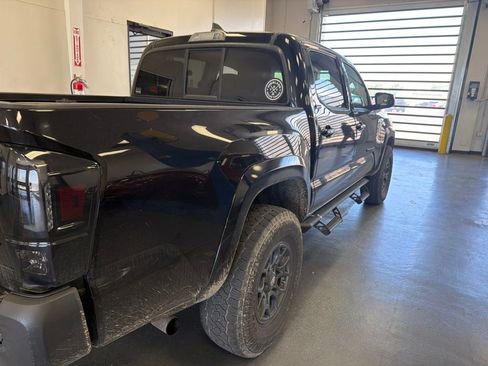 Used 2017 Toyota Tacoma SR5 w/ Tow Package AWD/4WD image 7