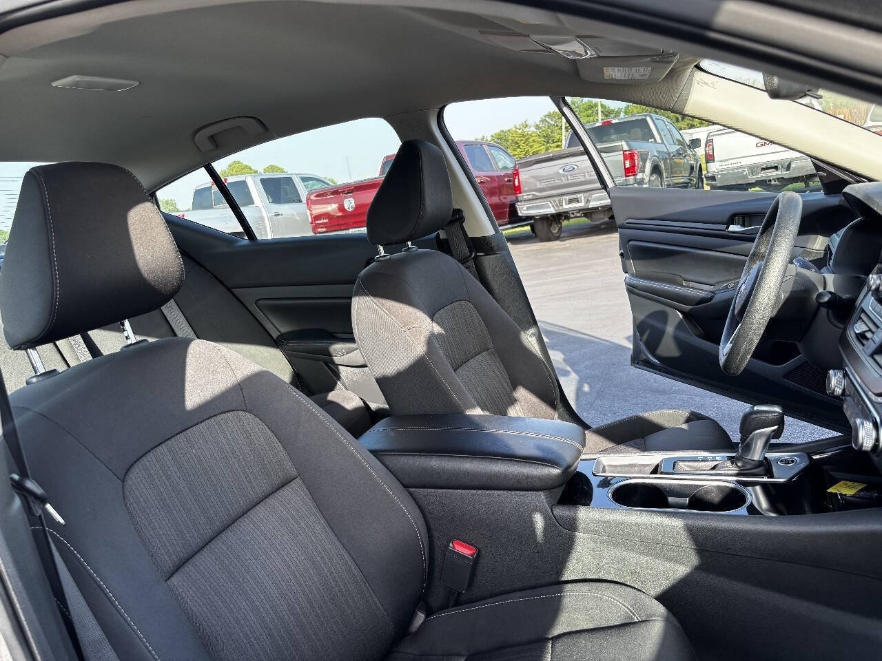 Used 2024 Nissan Altima 2.5 SV FWD image 21