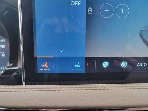 Certified 2023 Lincoln Corsair Reserve w/ Equipment Group 201A image 6