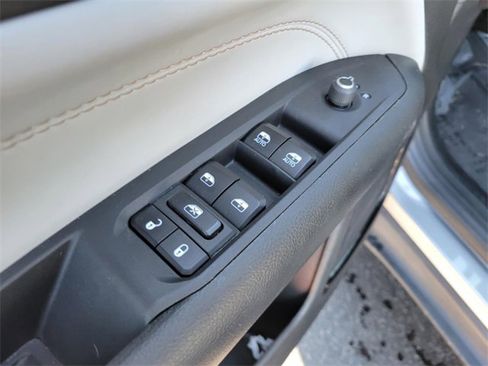 Used 2024 Jeep Compass Limited image 18