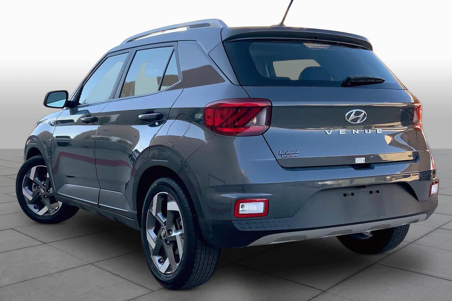 Certified 2025 Hyundai Venue SEL FWD image 11