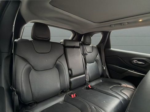 Used 2020 Jeep Cherokee Limited image 29