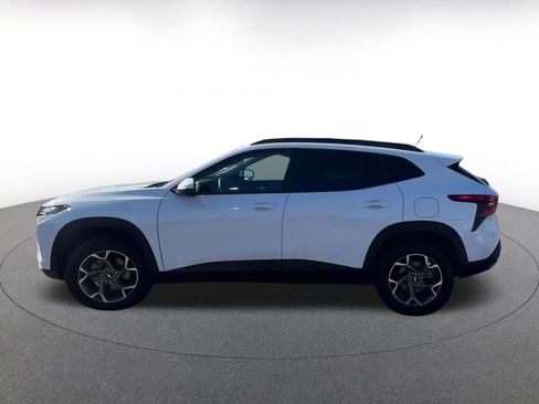 Used 2025 Chevrolet Trax LT image 9