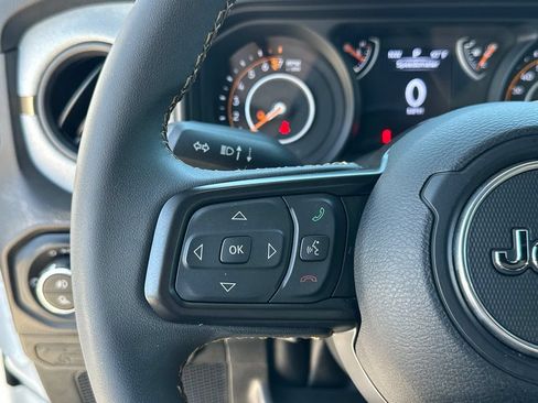 Used 2024 Jeep Gladiator Sport AWD/4WD image 31