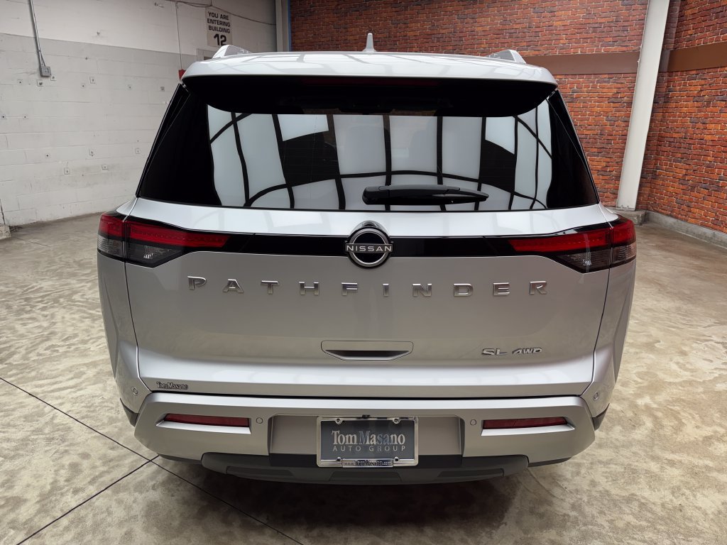 Used 2024 Nissan Pathfinder SL AWD/4WD image 4