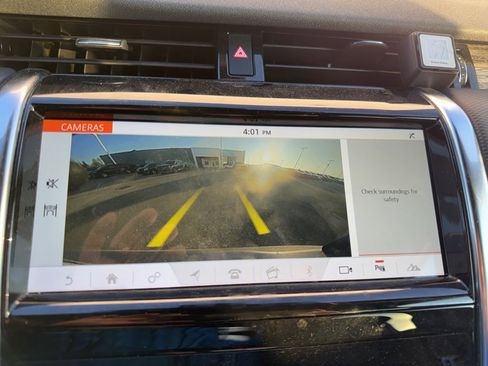 Used 2020 Land Rover Discovery Sport SE R-Dynamic image 14