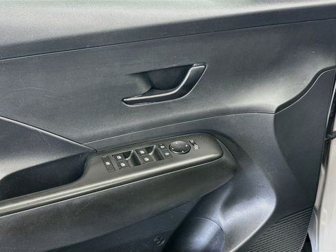 Used 2025 Hyundai Kona SEL FWD image 15