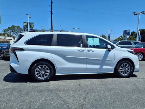Used 2025 Toyota Sienna XLE w/ XLE Plus Package AWD/4WD image 19