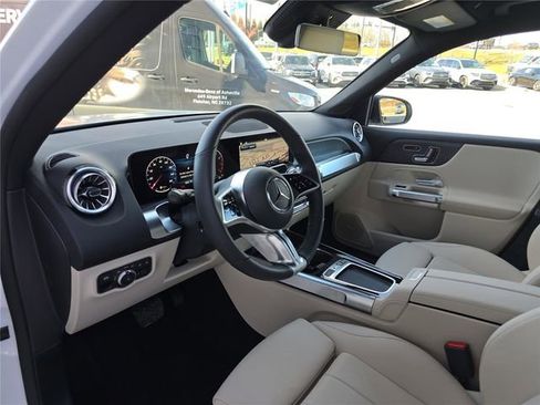 Certified 2025 Mercedes-Benz GLB 250 4MATIC image 26