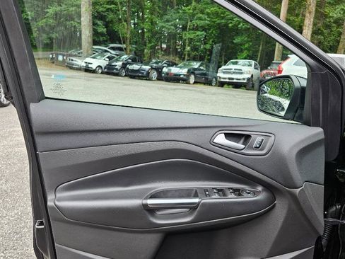 Used 2017 Ford Escape SE image 16