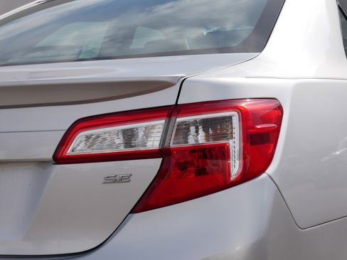 Used 2014 Toyota Camry SE w/ Fleet Convenience Package image 17