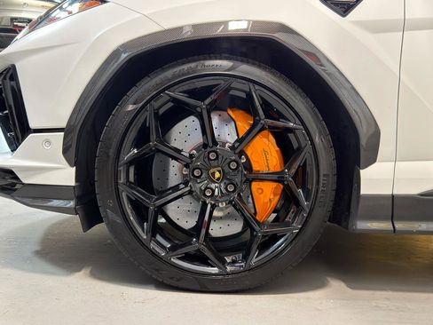 Used 2023 Lamborghini Urus Performante AWD/4WD image 12