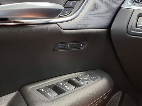 Certified 2025 Cadillac XT5 Premium Luxury AWD/4WD image 32