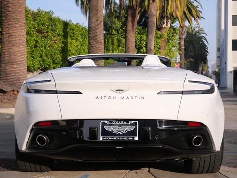 Used 2023 Aston Martin DB11 Volante image 8