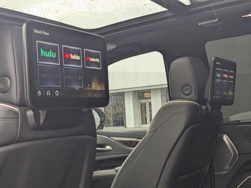 Used 2024 Cadillac Escalade Sport Platinum w/ LPO, ONYX Package image 20