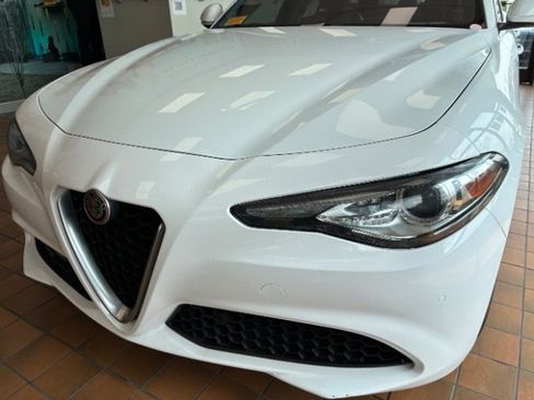 Used 2019 Alfa Romeo Giulia Ti w/ Quick Order Package 22Z Lusso RWD image 9