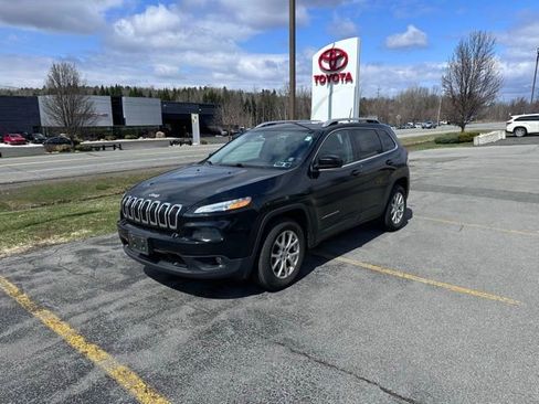 Used 2018 Jeep Cherokee Latitude Plus w/ Cold Weather Group image 7