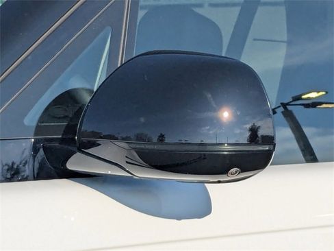 Used 2025 Land Rover Range Rover SE image 10