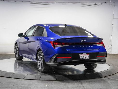 Used 2025 Hyundai Elantra Sport FWD image 2