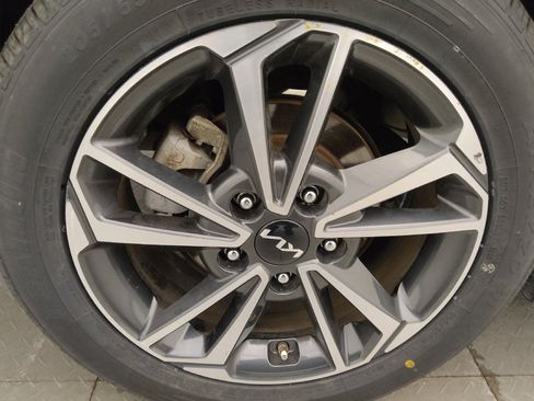 Used 2024 Kia Forte LXS w/ LXS Technology Package FWD image 31