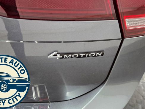 Used 2022 Volkswagen Tiguan SE w/ Panoramic Sunroof Package AWD/4WD image 30