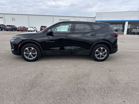 Used 2024 Chevrolet Blazer LT FWD image 2