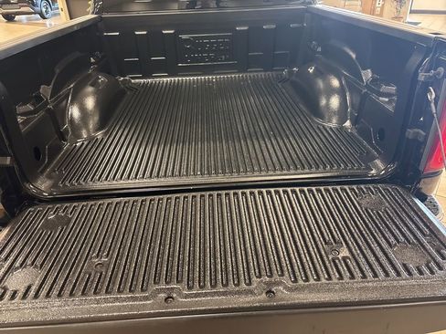 Used 2025 RAM 1500 Laramie image 32