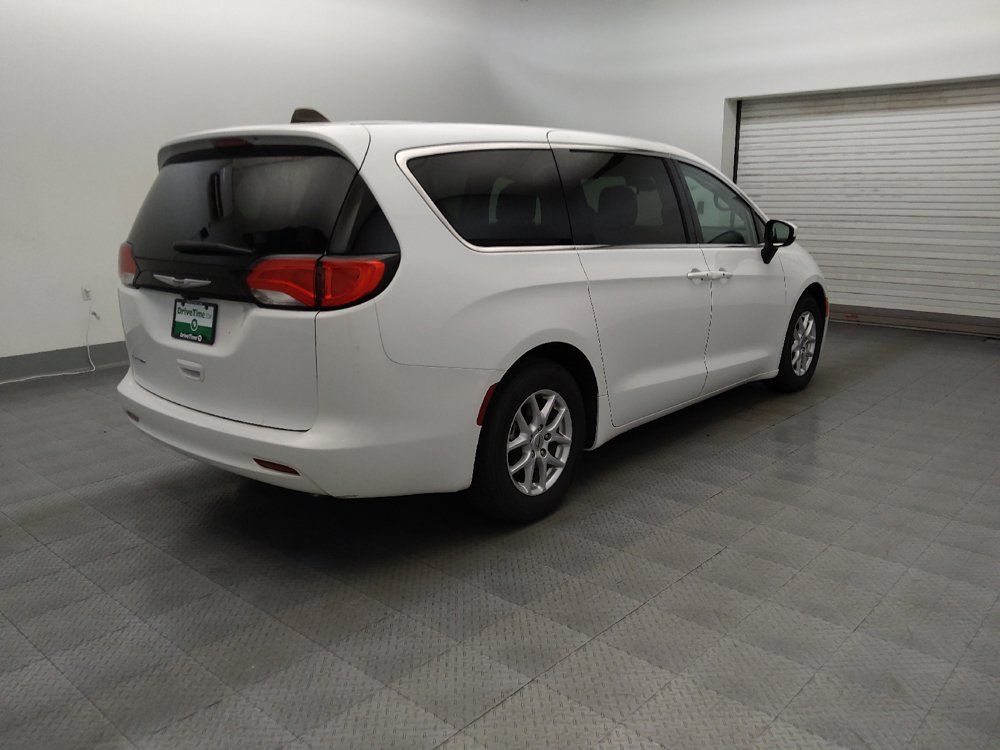 Used 2023 Chrysler Voyager LX FWD image 9