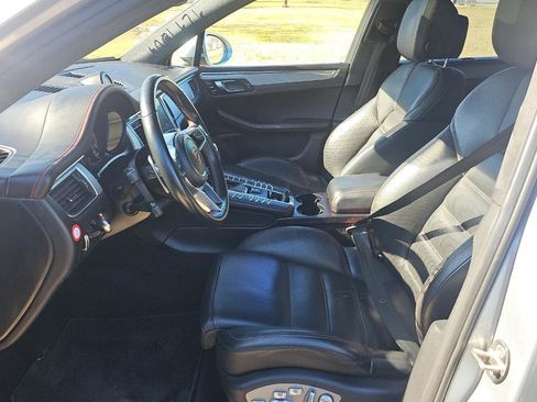 Used 2017 Porsche Macan Turbo image 3