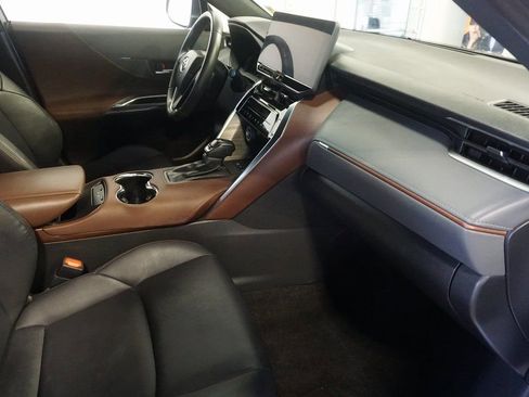 Certified 2023 Toyota Venza XLE image 27