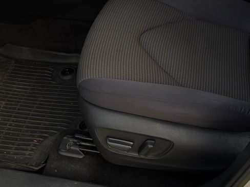 Used 2023 Toyota Highlander LE FWD image 13