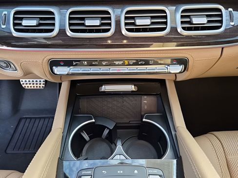 Used 2024 Mercedes-Benz GLS 450 4MATIC image 39