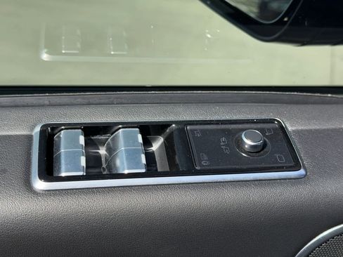 Used 2020 Land Rover Range Rover HSE image 15