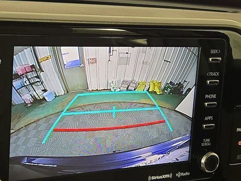 Used 2022 Toyota Highlander XLE AWD/4WD image 19