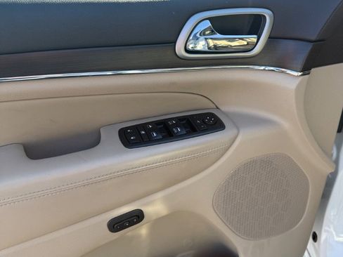 Used 2018 Jeep Grand Cherokee Overland image 11