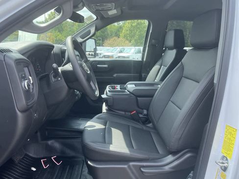 New 2024 GMC Sierra 2500 Pro w/ Convenience Package RWD image 9