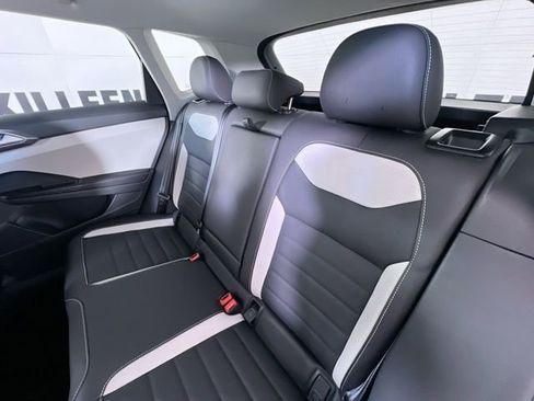 Used 2025 Volkswagen Taos SEL image 23