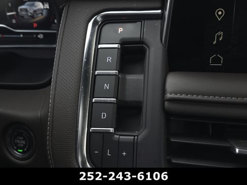 Used 2023 GMC Yukon SLT w/ SLT Premium Package image 24